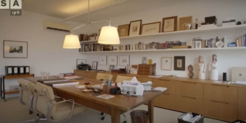 Atriz global, Débora Bloch exibe detalhes de seu apartamento e bom gosto impressiona - Foto: Reprodução Youtube Atriz global, Débora Bloch exibe detalhes de seu apartamento e bom gosto impressiona - Foto: Reprodução Youtube