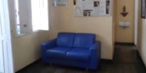 Móveis antigos, com piso de madeira na antiga casa do Rei da música (Reprodução: Youtube) Móveis antigos, com piso de madeira na antiga casa do Rei da música (Reprodução: Youtube)