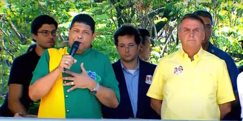Valdemiro Santiago contou com a participação de Jair Bolsonaro na inauguração de um novo templo em Minas Gerais (Foto: Reprodução) Valdemiro Santiago contou com a participação de Jair Bolsonaro na inauguração de um novo templo em Minas Gerais (Foto: Reprodução)