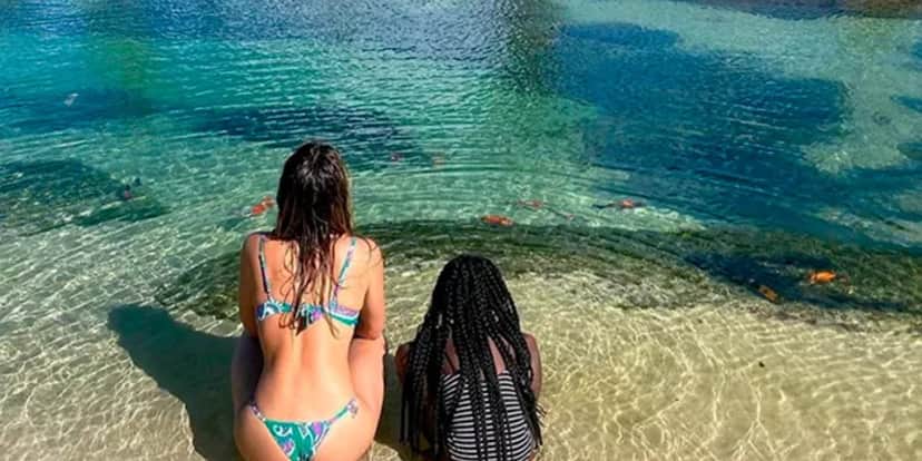 Gio Ewbank e Titi curtindo o lago (Foto Reprodução/Internet)