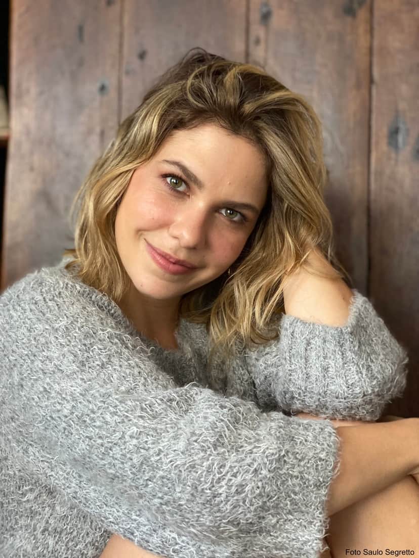 Thais Müller, que deu vida a pequena Fátima da novela O Cravo e a Rosa, da Globo, se tornou uma das mulheres mais lindas do país - Reprodução Thais Müller, que deu vida a pequena Fátima da novela O Cravo e a Rosa, da Globo, se tornou uma das mulheres mais lindas do país - Reprodução