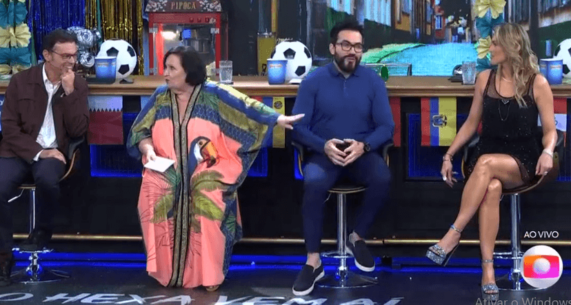 Padre Fábio de Melo causou no Domingão, Luciano Huck não se aguentou e até Dona Déa Lúcia se meteu (Foto: Reprodução) Padre Fábio de Melo causou no Domingão, Luciano Huck não se aguentou e até Dona Déa Lúcia se meteu (Foto: Reprodução)