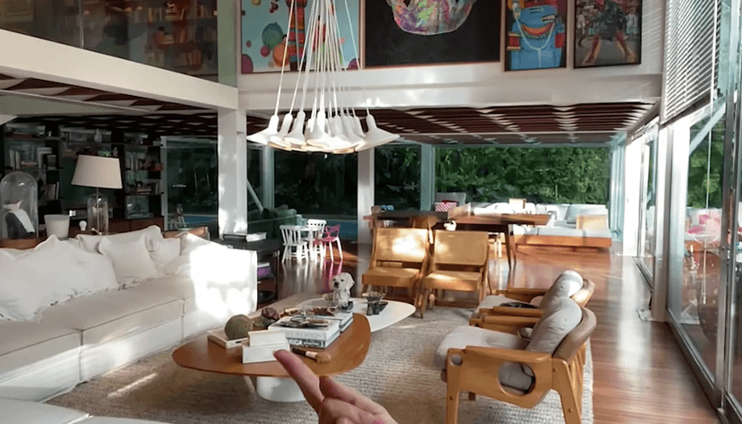 Mais uma visão da sala da casa de Gio Ewbank e Bruno Gagliasso (Foto Reprodução/Youtube) Mais uma visão da sala da casa de Gio Ewbank e Bruno Gagliasso (Foto Reprodução/Youtube)