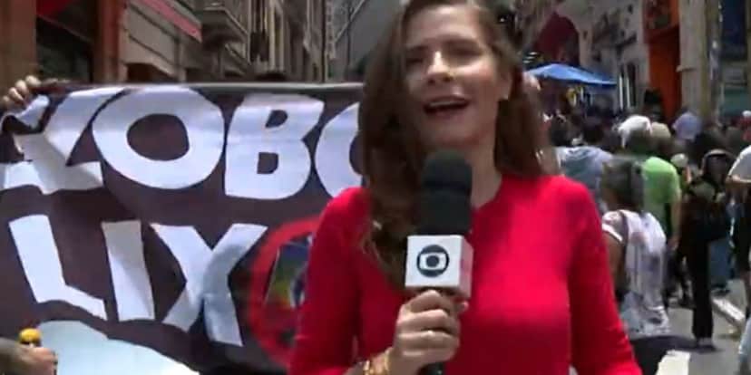 Repórter da Globo tem transmissão interrompida ao vivo por manifestante - foto: Reprodução Repórter da Globo tem transmissão interrompida ao vivo por manifestante - foto: Reprodução