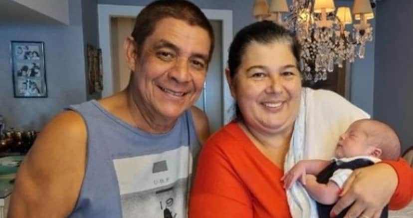 Zeca Pagodinho e sua esposa, Monica da Silva com o neto no colo Zeca Pagodinho e sua esposa, Monica da Silva com o neto no colo