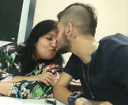 A mãe, Cláudia, ao lado do filho (Foto: Divulgação)