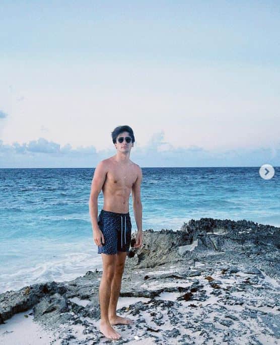 Único filho homem de Glória Pires, adora exibir seu corpo sarado em suas redes sociais, e sem dúvidas é um dos mais gatos do Brasil - Foto Reprodução Único filho homem de Glória Pires, adora exibir seu corpo sarado em suas redes sociais, e sem dúvidas é um dos mais gatos do Brasil - Foto Reprodução