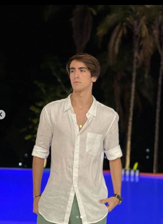 Único filho homem de Glória Pires, adora exibir seu corpo sarado em suas redes sociais, e sem dúvidas é um dos mais gatos do Brasil - Foto Reprodução Único filho homem de Glória Pires, adora exibir seu corpo sarado em suas redes sociais, e sem dúvidas é um dos mais gatos do Brasil - Foto Reprodução