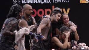 Bruna Griphao chorou e foi amparada pelos colegas (Foto: Reprodução / Globoplay) Bruna Griphao chorou e foi amparada pelos colegas (Foto: Reprodução / Globoplay)