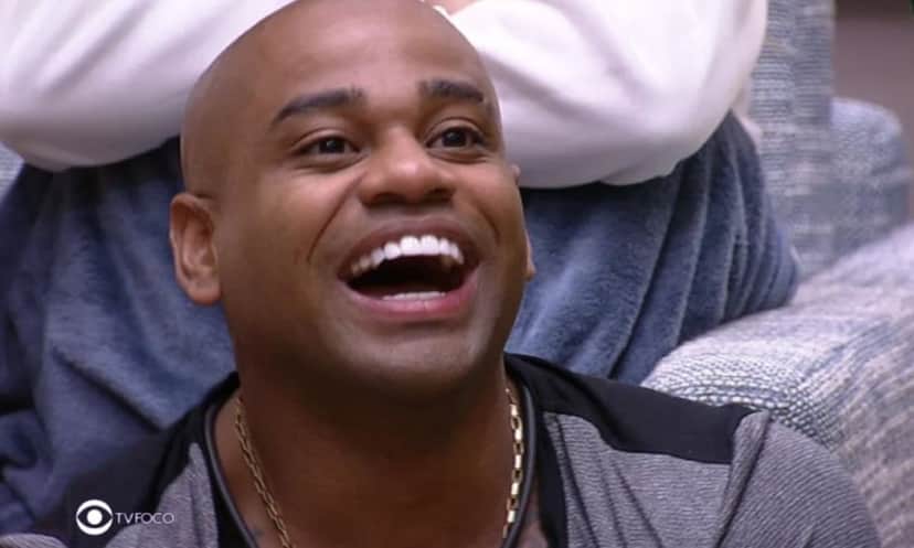 Após internautas pedirem revisão da Prova do Líder, alegando que Cézar Black havia dormido, a edição confirma que o brother é o novo líder do BBB23 (Foto: Reprodução / Globoplay) Após internautas pedirem revisão da Prova do Líder, alegando que Cézar Black havia dormido, a edição confirma que o brother é o novo líder do BBB23 (Foto: Reprodução / Globoplay)