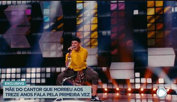 Arthur Singer no palco do "Canta Comigo" da Record (Foto Reprodução/PlayPlus) Arthur Singer no palco do "Canta Comigo" da Record (Foto Reprodução/PlayPlus)