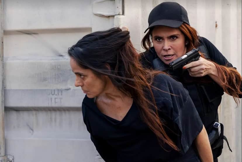 Helô e Pilar em cena de ação em Travessia (Foto: Reprodução / Globo) Helô e Pilar em cena de ação em Travessia (Foto: Reprodução / Globo)