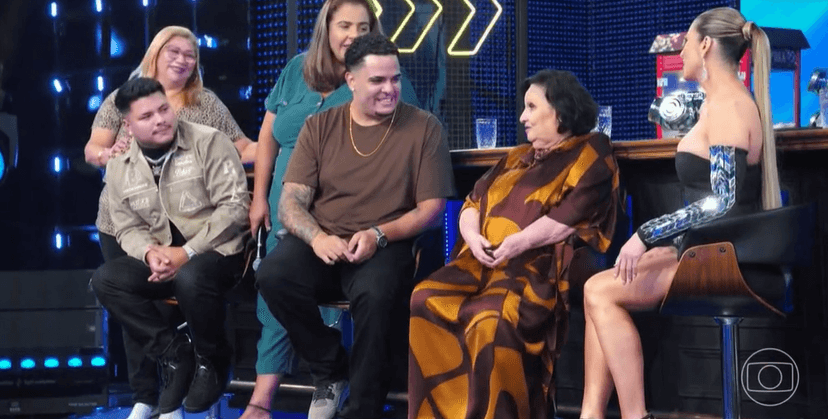 Luciano Huck escutou relato de Dona Déa Lúcia Luciano Huck escutou relato de Dona Déa Lúcia