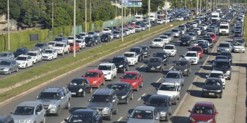 Trânsito de carros (Reprodução/Agência Brasil) Trânsito de carros (Reprodução/Agência Brasil)