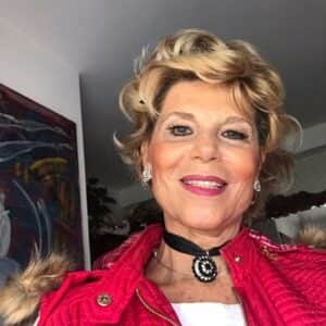 http://tvfoco.uai.com.br/wp-content/uploads/2015/05/Daniela-Mercury.jpg