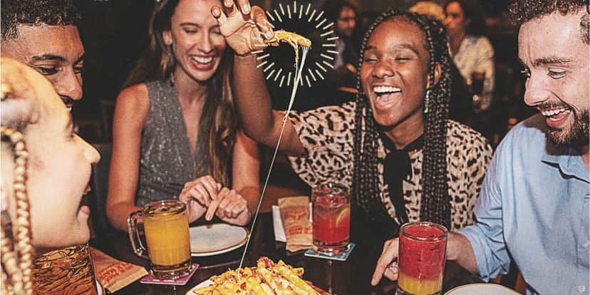 Pessoas comendo no Outback (Foto: Reprodução / Instagram) Pessoas comendo no Outback (Foto: Reprodução / Instagram)