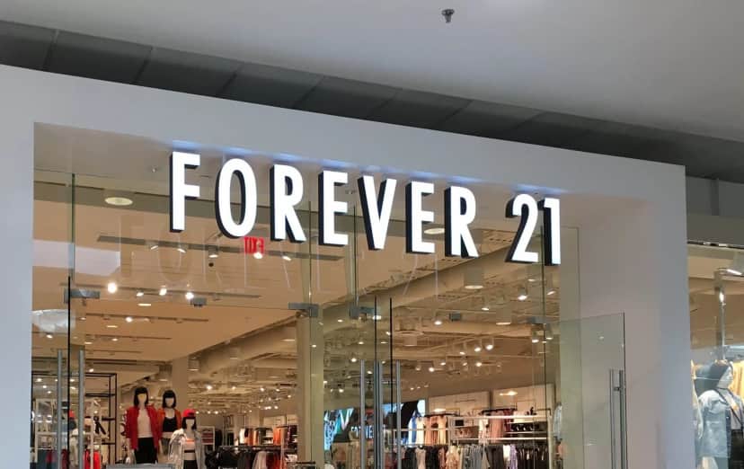 Forever 21 era uma marca queridinha do país, até que ela faliu (Foto: Reprodução)