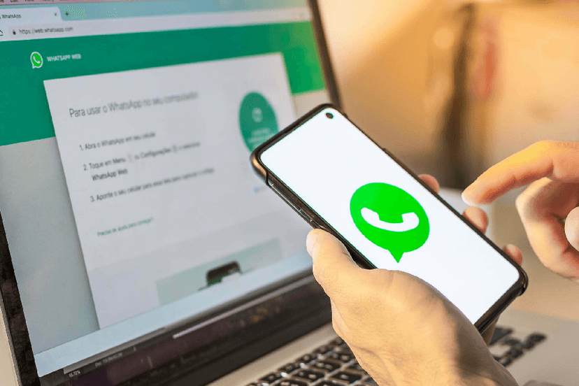 WhatsApp funciona tanto no celular quanto no computador (Foto: Reprodução/ Internet) WhatsApp funciona tanto no celular quanto no computador (Foto: Reprodução/ Internet)