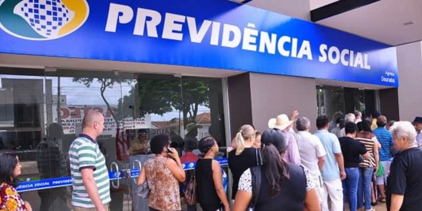 Entenda problemas da fila do INSS (Foto: Reprodução/Isto É Dinheiro) Entenda problemas da fila do INSS (Foto: Reprodução/Isto É Dinheiro)