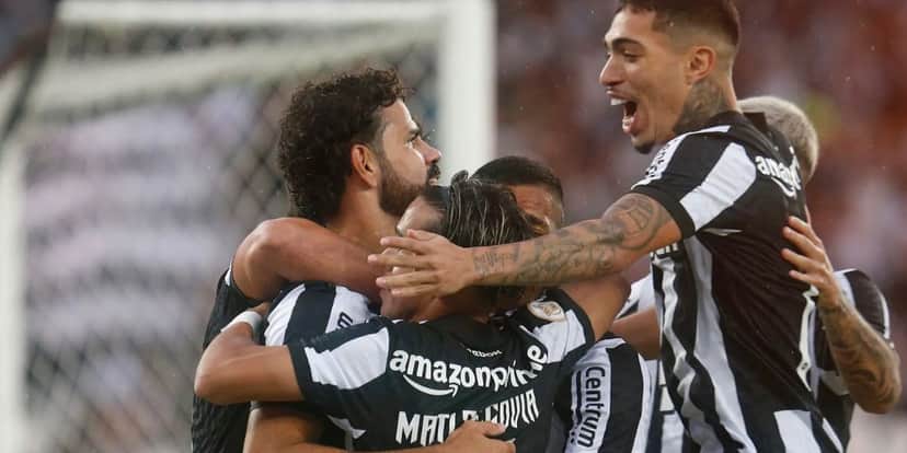 Jogadores do Botafogo comemorando a vitória diante do Bahia por 3 a 0 - (Foto: Internet) Jogadores do Botafogo comemorando a vitória diante do Bahia por 3 a 0 - (Foto: Internet)