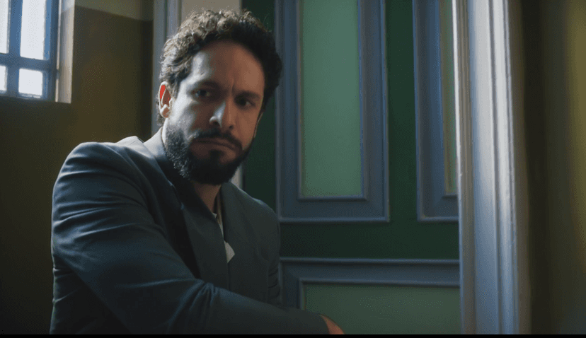 Em "Terra e Paixão" Luigi fica indignado ao saber que está sendo chifrado por Petra (Foto Reprodução/Globoplay) Em "Terra e Paixão" Luigi fica indignado ao saber que está sendo chifrado por Petra (Foto Reprodução/Globoplay)