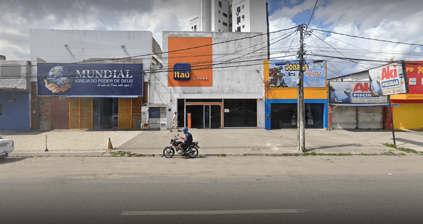 Agência do Itaú, localizada na Avenida Presidente Dutra, Feira de Santana, na Bahia (Foto Reprodução/GoogleMaps)