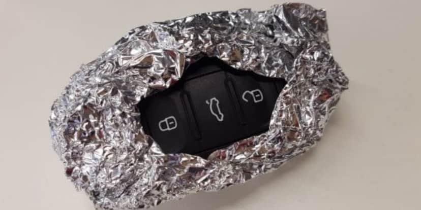 Chave do carro com papel alumínio pode salvar sua vida (Reprodução: Internet) Chave do carro com papel alumínio pode salvar sua vida (Reprodução: Internet)