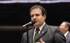 http://tvfoco.uai.com.br/wp-content/uploads/2015/05/Daniela-Mercury.jpg