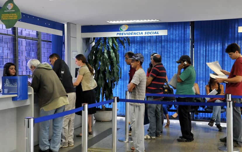"Prejuízo": A notícia devastadora do INSS para quem quer se aposentar em 2023 confirmada por Bonner no JN (Reprodução/Internet) "Prejuízo": A notícia devastadora do INSS para quem quer se aposentar em 2023 confirmada por Bonner no JN (Reprodução/Internet)