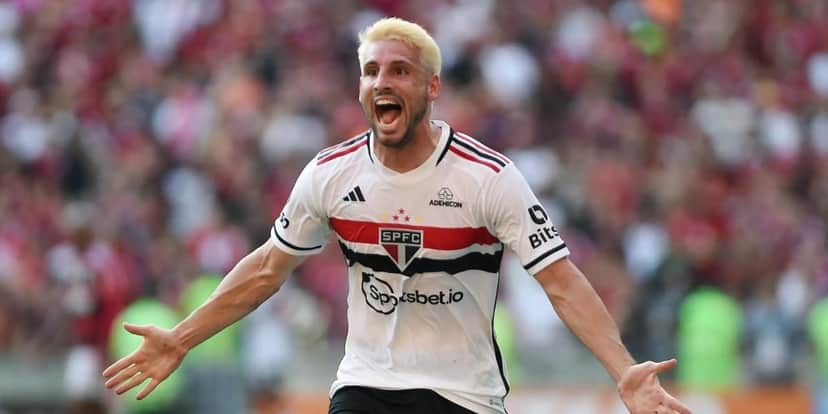 Jonathan Calleri comemorando o gol contra o Flamengo - (Foto: Internet) Jonathan Calleri comemorando o gol contra o Flamengo - (Foto: Internet)
