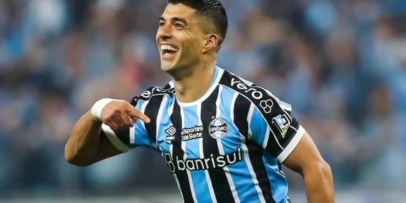Luis Suárez pode ter sua despedida oficial com a camisa do Grêmio (Foto: Reprodução/ Internet) Luis Suárez pode ter sua despedida oficial com a camisa do Grêmio (Foto: Reprodução/ Internet)