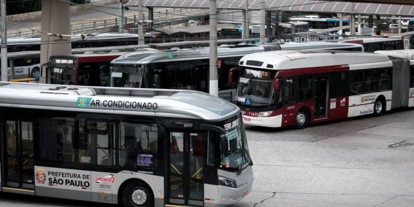 Ônibus (Foto: Reprodução/Marcelo Brandt/G1) Ônibus (Foto: Reprodução/Marcelo Brandt/G1)