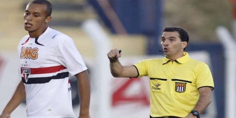 Marcelo Caetano Rogério é o filho de Gustavo, que foi um grande árbitro de futebol (Reprodução: Internet) Marcelo Caetano Rogério é o filho de Gustavo, que foi um grande árbitro de futebol (Reprodução: Internet)