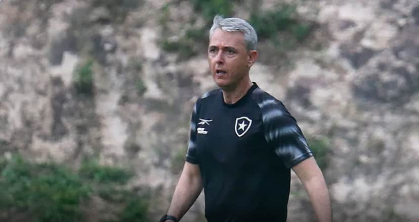 Tiago Nunes se prepara para saídas no Botafogo (Foto: Divulgação) Tiago Nunes se prepara para saídas no Botafogo (Foto: Divulgação)