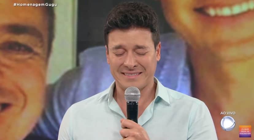 Rodrigo Faro caindo no choro ao vivo, na Record (Foto Reprodução/Youtube) Rodrigo Faro caindo no choro ao vivo, na Record (Foto Reprodução/Youtube)