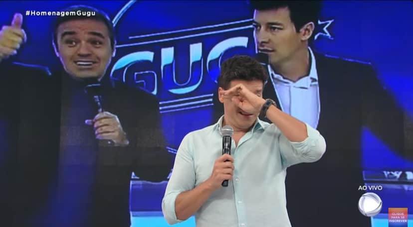 Rodrigo Faro se emocionou ao vivo ao homenagear Gugu Liberato, na Record (Foto Reprodução/Youtube) Rodrigo Faro se emocionou ao vivo ao homenagear Gugu Liberato, na Record (Foto Reprodução/Youtube)