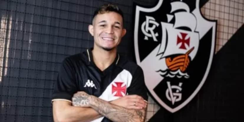 Vasco contratou Adson (Reprodução: Leandro Amorim / CRVG) Vasco contratou Adson (Reprodução: Leandro Amorim / CRVG)