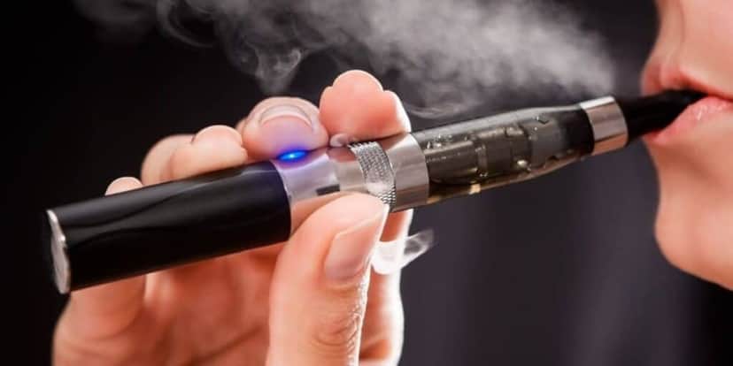 Cigarro eletrônico é muito consumido pelos jovens (Reprodução: Internet) Cigarro eletrônico é muito consumido pelos jovens (Reprodução: Internet)