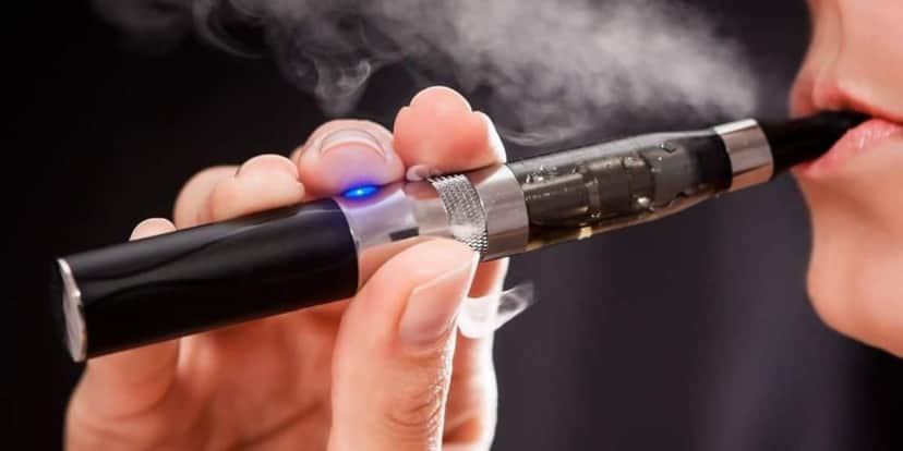 Cigarro eletrônico é muito consumido pelos jovens (Reprodução: Internet) Cigarro eletrônico é muito consumido pelos jovens (Reprodução: Internet)