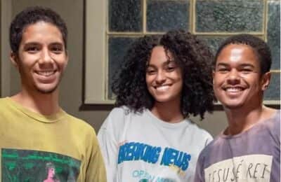 Du (Gabriel Lima da Silva), Teca (Livia Silva) e Pitoco (Juan Queiroz) em Renascer (Foto: Reprodução / Globo) Du (Gabriel Lima da Silva), Teca (Livia Silva) e Pitoco (Juan Queiroz) em Renascer (Foto: Reprodução / Globo)