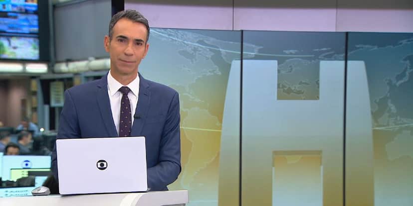 César Tralli sob comando do Jornal Hoje (Foto: Reprodução/ Globo) César Tralli sob comando do Jornal Hoje (Foto: Reprodução/ Globo)