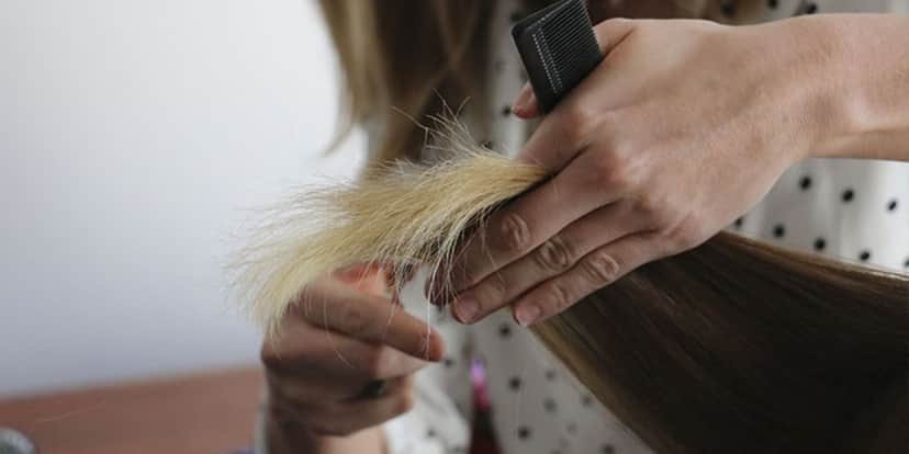 Corte as madeixas para cuidar do cabelo e deixá-lo mais lindo (Reprodução: Internet) Corte as madeixas para cuidar do cabelo e deixá-lo mais lindo (Reprodução: Internet)