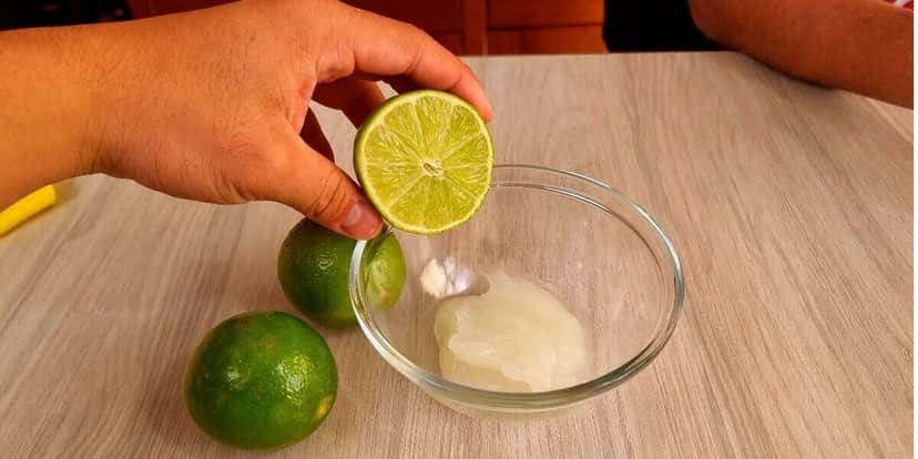 Máscara vai limão e água de linhaça (Foto Reprodução/Youtube) Máscara vai limão e água de linhaça (Foto Reprodução/Youtube)