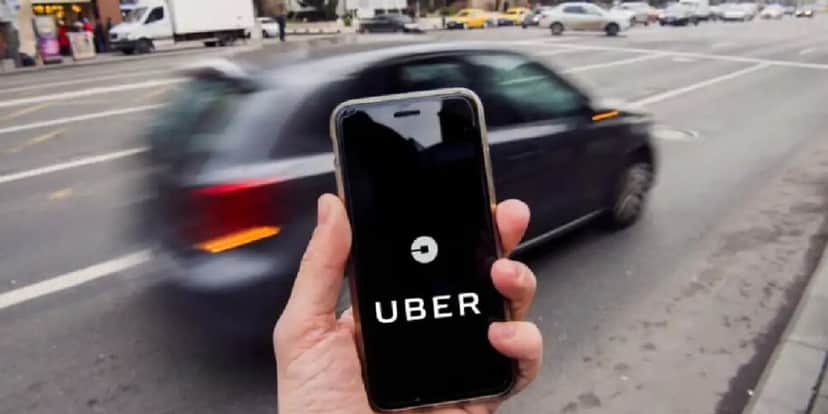 Pessoa esperando o carro do uber (Foto: Reprodução/ Internet) Pessoa esperando o carro do uber (Foto: Reprodução/ Internet)