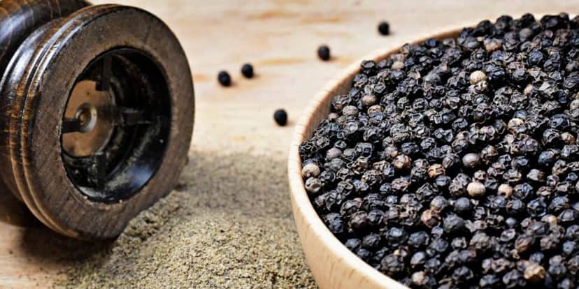 A receita leva apenas pimenta preta e iogurte natural (Reprodução: Internet) A receita leva apenas pimenta preta e iogurte natural (Reprodução: Internet)