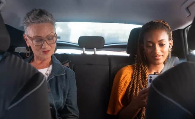Passageiras no Uber Pool (Foto: Reprodução / Canva) 