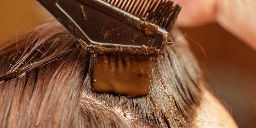 Pintar o cabelo com café (Reprodução: Internet) Pintar o cabelo com café (Reprodução: Internet)