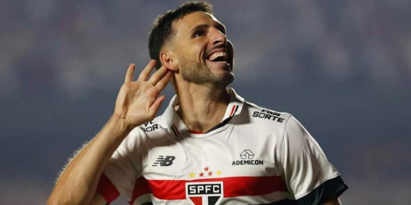 São Paulo pode perder o craque do futebol, Calleri? (Foto: Rubens Chiri/São Paulo FC) São Paulo pode perder o craque do futebol, Calleri? (Foto: Rubens Chiri/São Paulo FC)