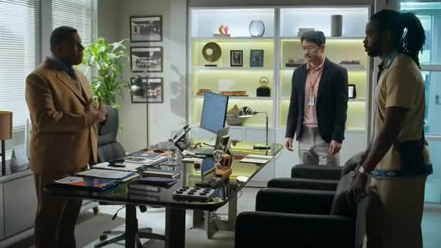 Edson (Ailton Graça), Alberto (Chao Chen) e Jão (Fabrício Boliveira) em Volta por Cima (Foto: Reprodução / Globo) Edson (Ailton Graça), Alberto (Chao Chen) e Jão (Fabrício Boliveira) em Volta por Cima (Foto: Reprodução / Globo)