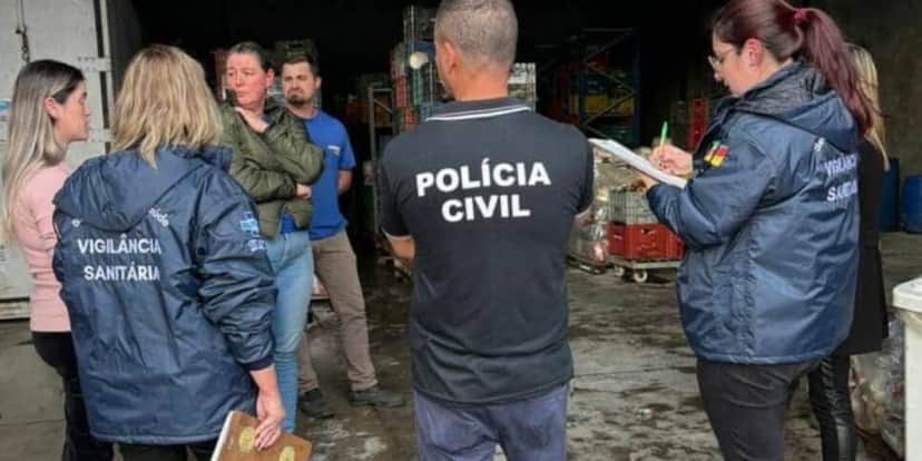 Ação da Vigilância Sanitária com a Polícia Civil em Guaíba (Foto Reprodução/MPRS)